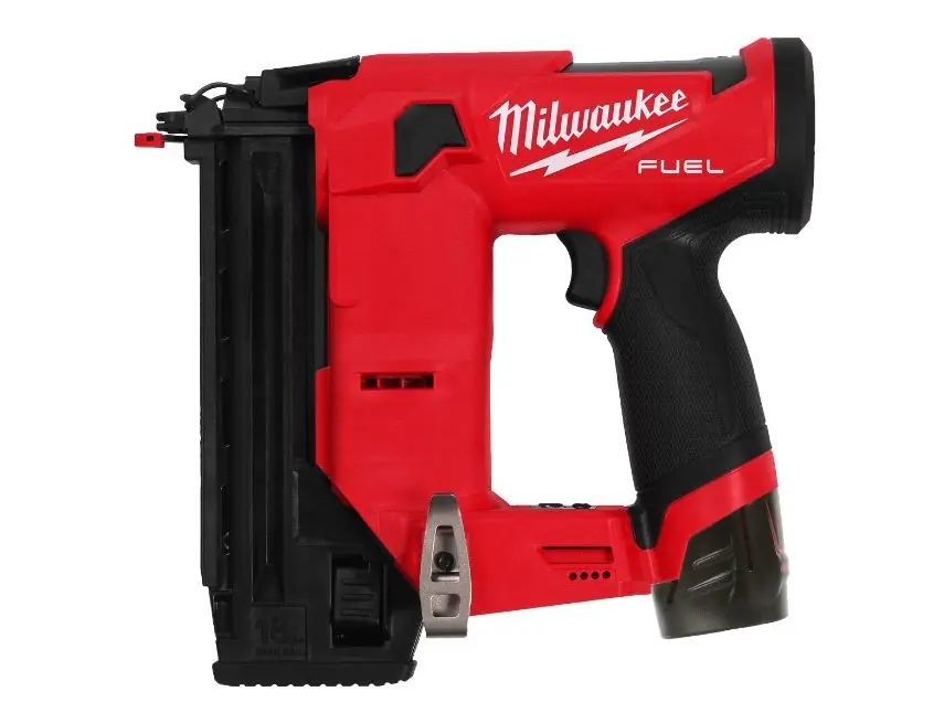 Milwaukee 4933493355 M12 FCN18GS-202X Pince Minibrad droite 18GA 16-38mm 12V 2.0Ah Li-Ion en boîte HD